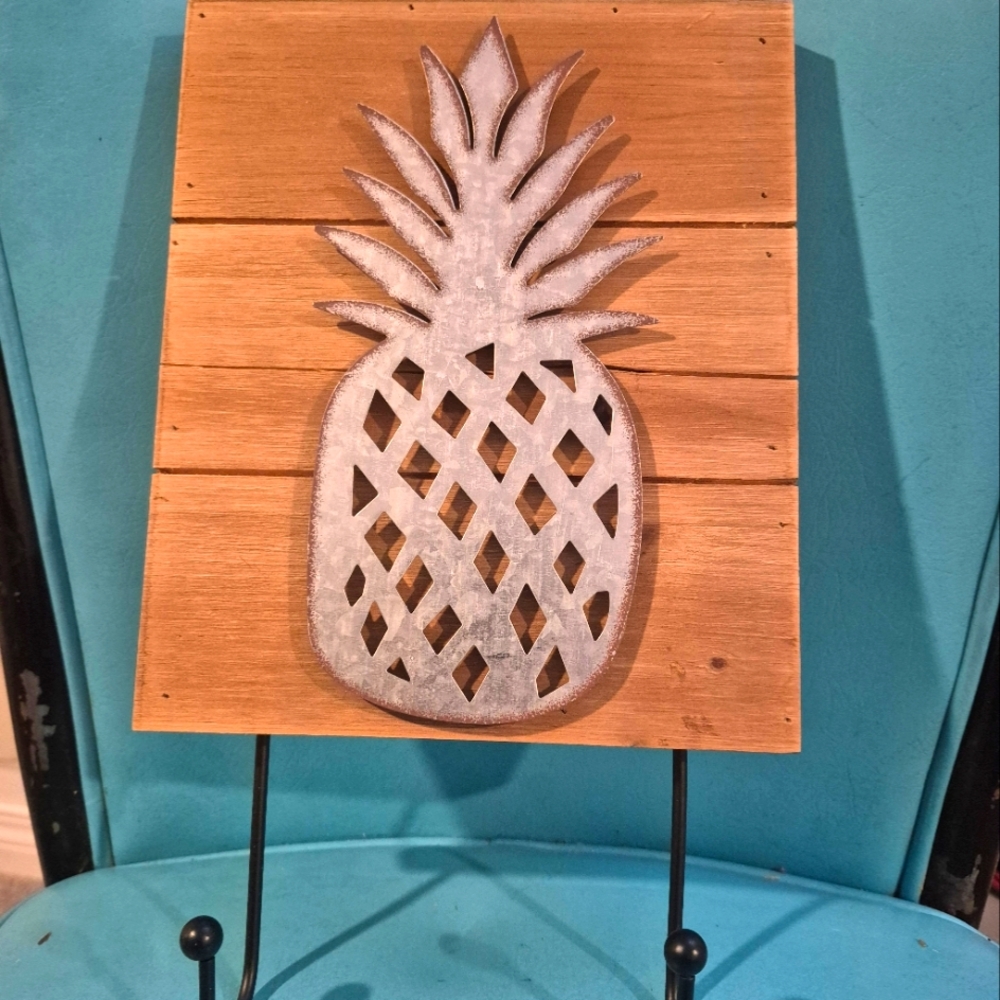 Wooden Pineapple Wall Art with Metal Hooks